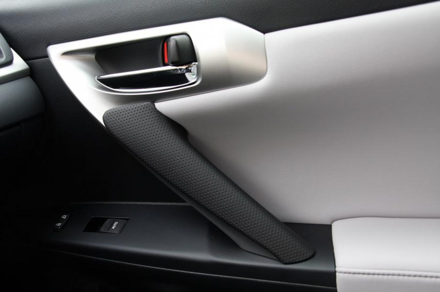  Lexus CT200h 2010 года  (фото 120 из 266)